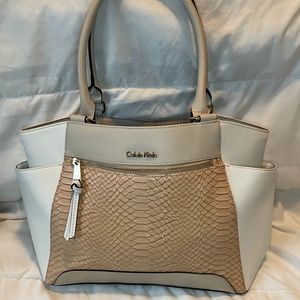 White Calvin Klein shoulder bag